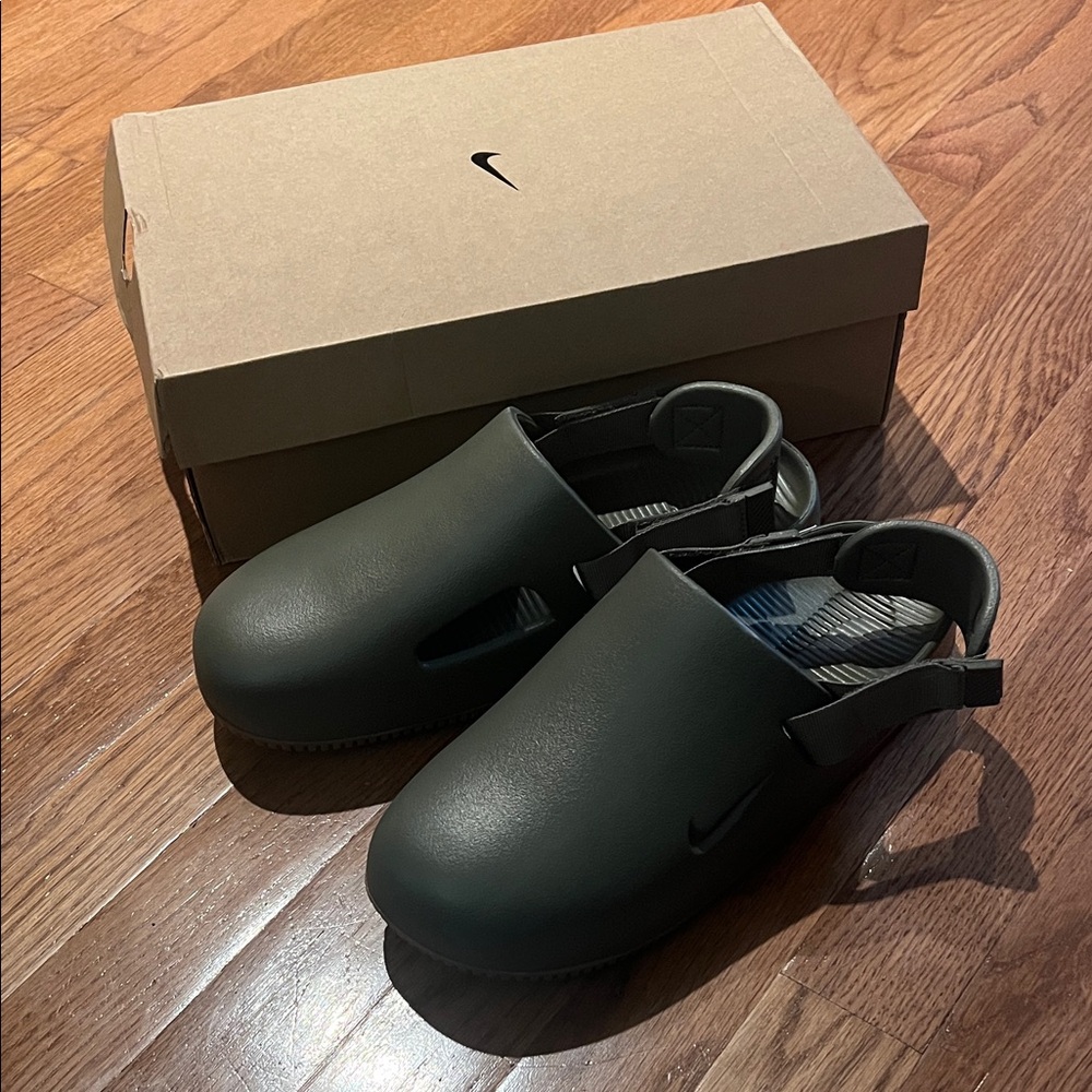 MEN'S NIKE CALM MULE SANDALS men’s 9/womens 10 NEW